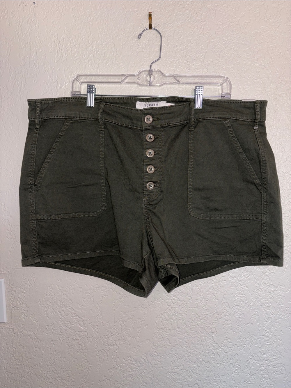 #T214 - NWT - torrid Olive High-Waist Button-Front Utility Shorts- 20W
